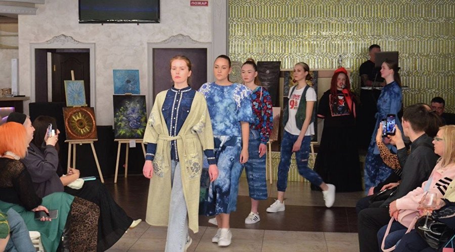 Показ этнической моды