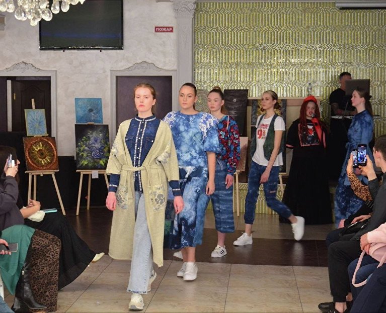 Показ этнической моды