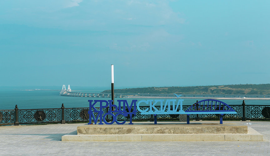 Скамейка «Крымский мост»