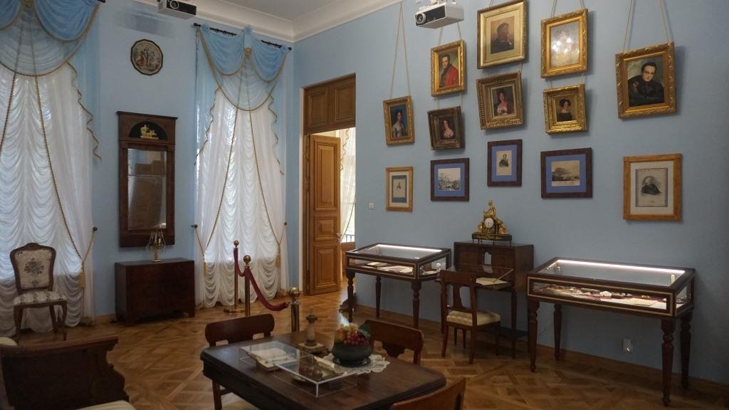 Экспозиционный зал в музее Александра Пушкина 