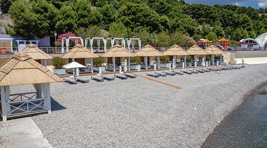Пляж отеля «Крымский Бриз Hotel & Villas»