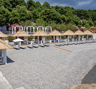 Пляж отеля «Крымский Бриз Hotel & Villas» (ЯЛ-15)