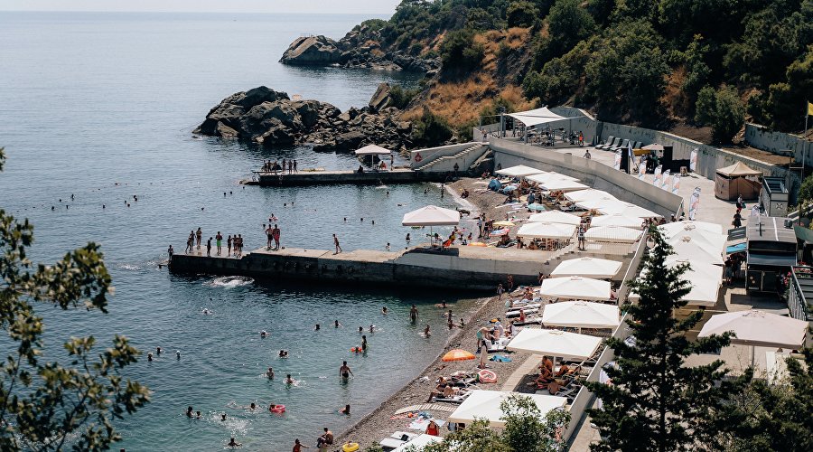 Пляж «Воронцовские купальни» в Алупке