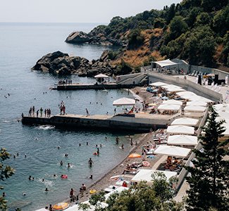 В Алупке открыли «Воронцовские купальни» и Детский пляж: почему здесь стоит отдохнуть