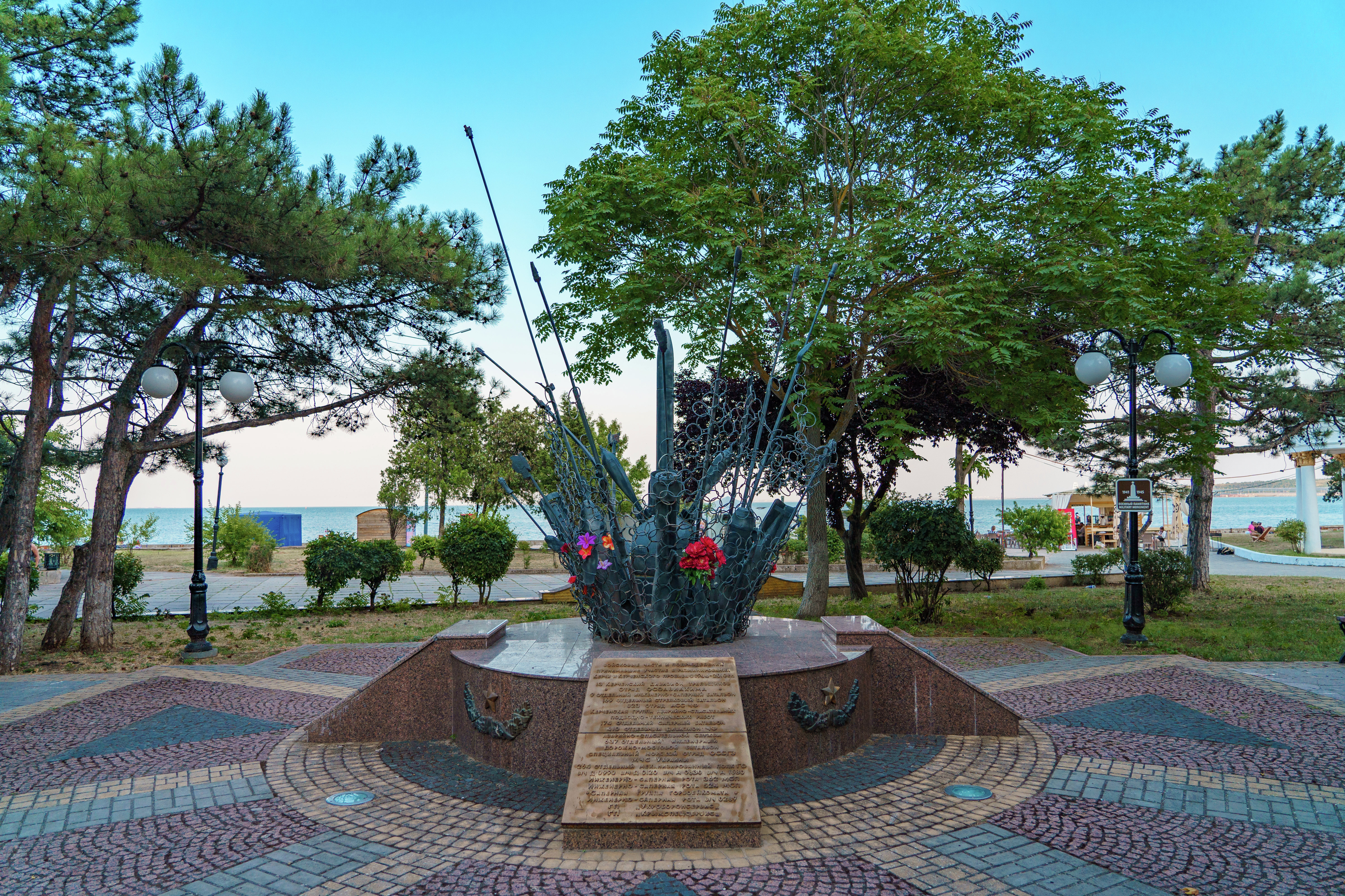 Памятник сапёрам в Керчи