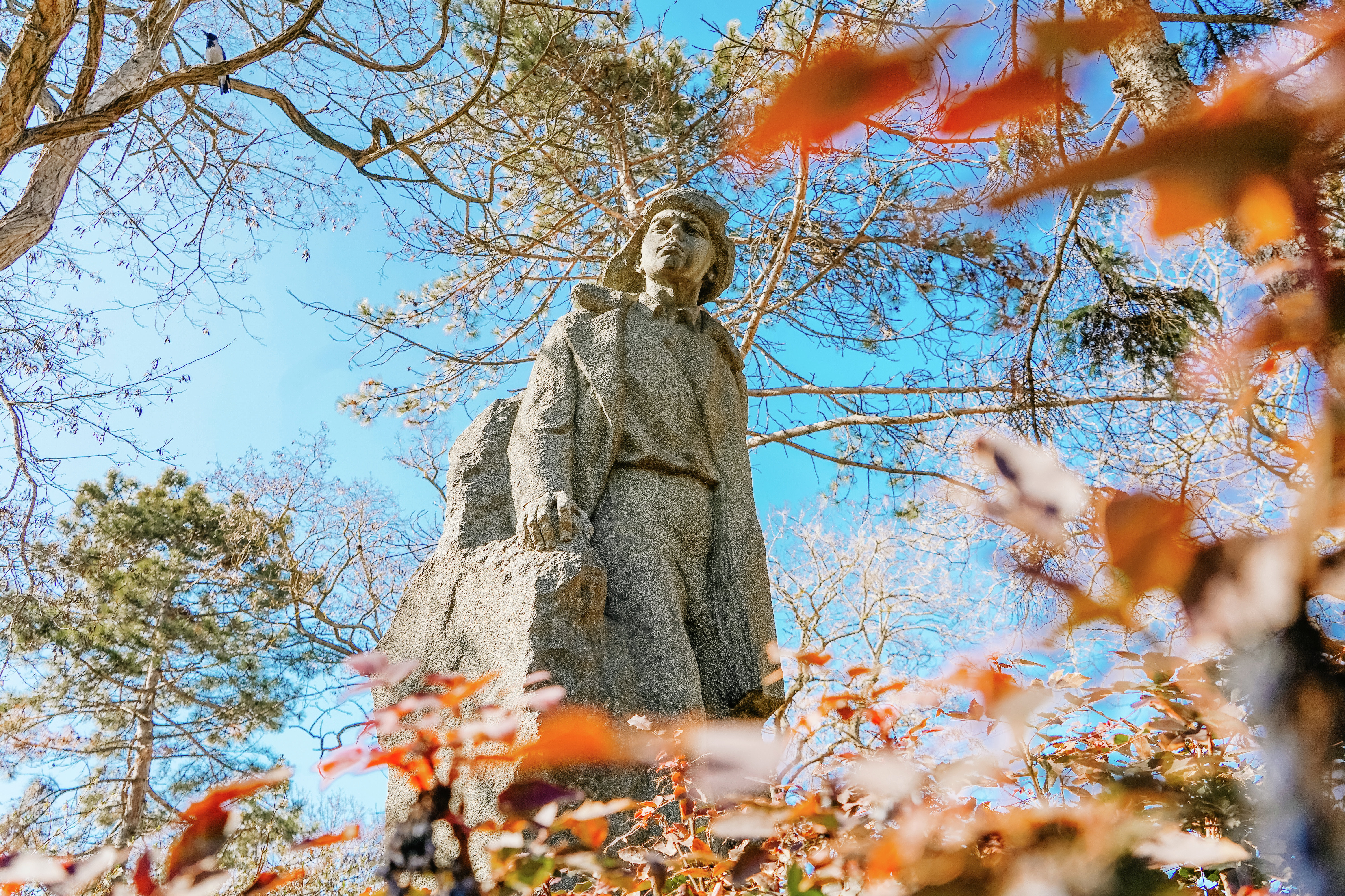 Памятник Володе Дубинину в Керчи