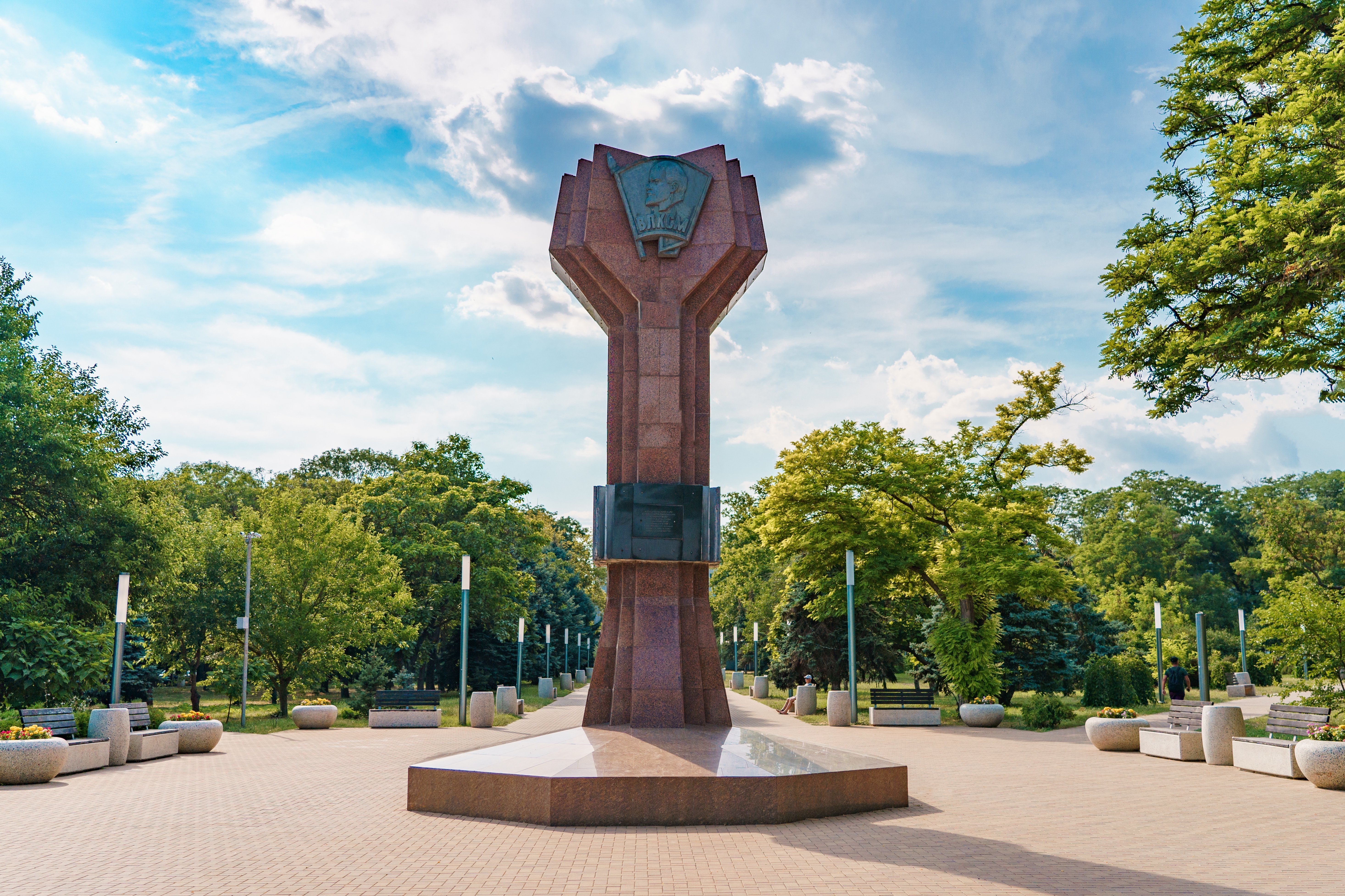 Памятник комсомольцам и молодёжи Керчи