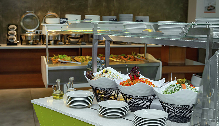 Шведский стол в парк-отеле «Московский»