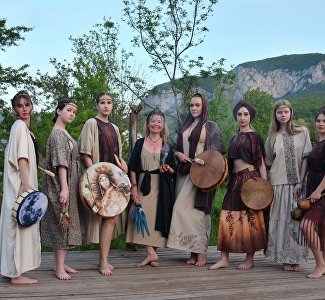 Афиша Крыма в выходные: мода крымских народов, дегустация шоколада и концерт Елены Ваенги