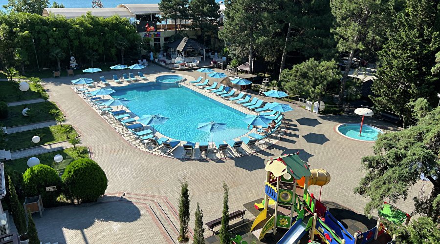 Территория санатория «Демерджи» Территория санатория «Демерджи»