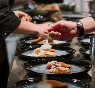 Афиша Крыма в выходные: «яблочный» спорт, императорская кухня, теноры из Италии