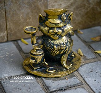 В Евпатории зовут на новую экскурсию-квест с бронзовыми котами