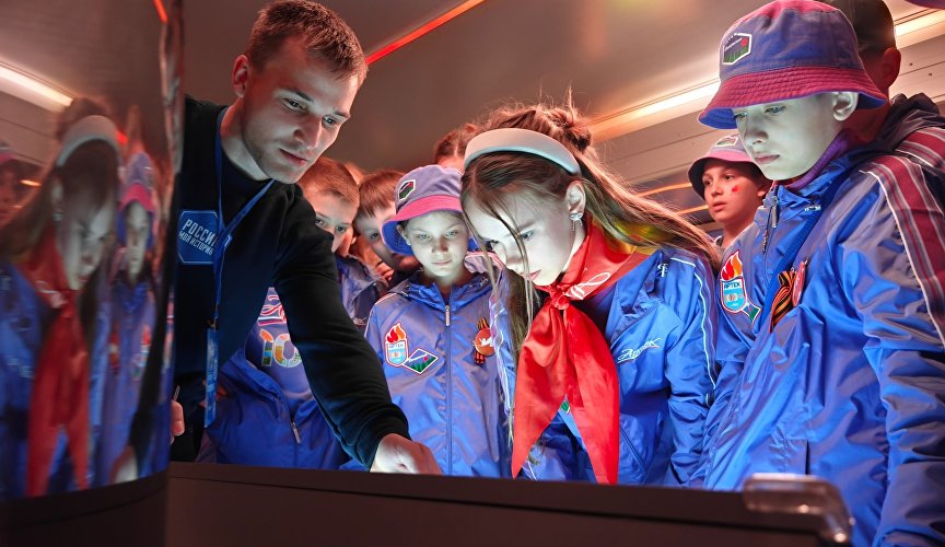 Мультимедийный автопоезд «Россия – моя история» Мультимедийный автопоезд «Россия – моя история»