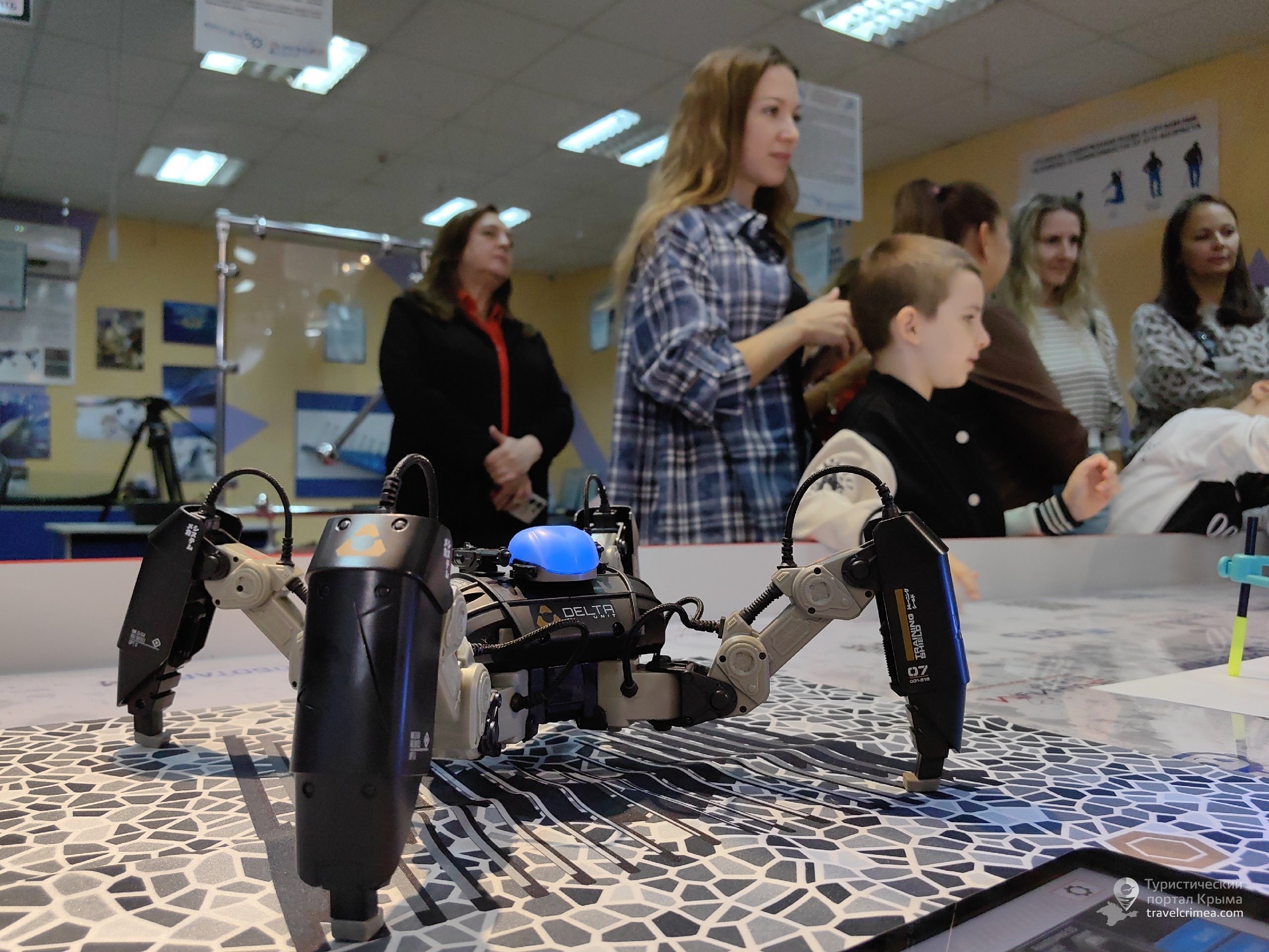 «Роботариум» в научно-развлекательном центре «Знаниум» «Роботариум» в научно-развлекательном центре «Знаниум»