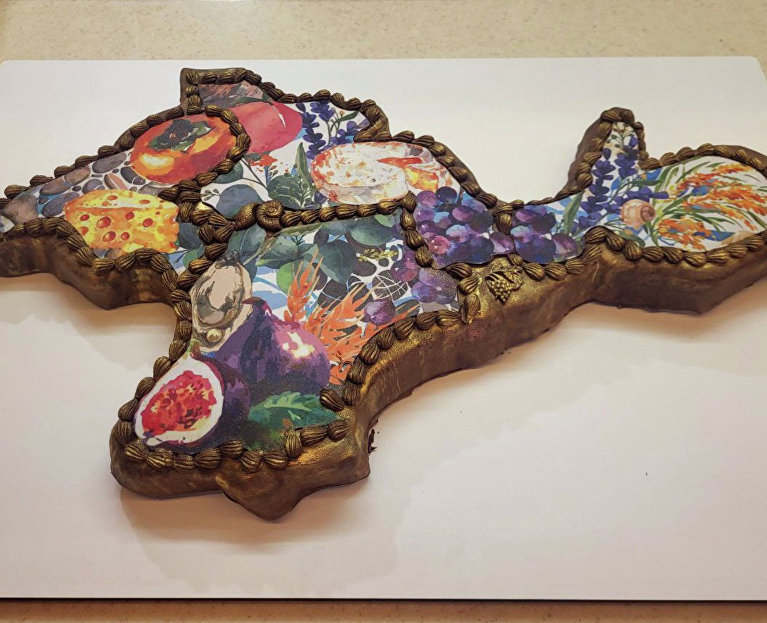 Полуметровый сырный трюфель в форме полуострова