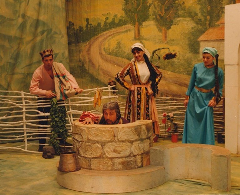 Спектакль «Дубаралы той» («Свадьба с приключениями»)