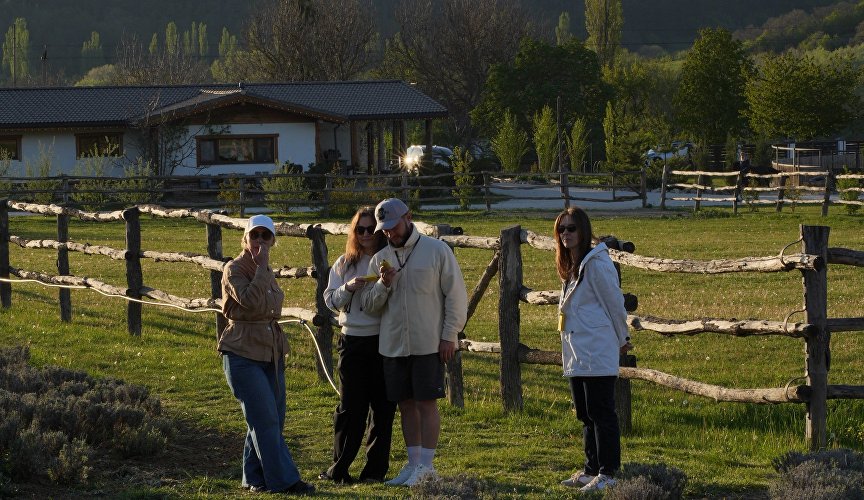 Отдыхающие с аудиогидом на ферме Viva Lavanda