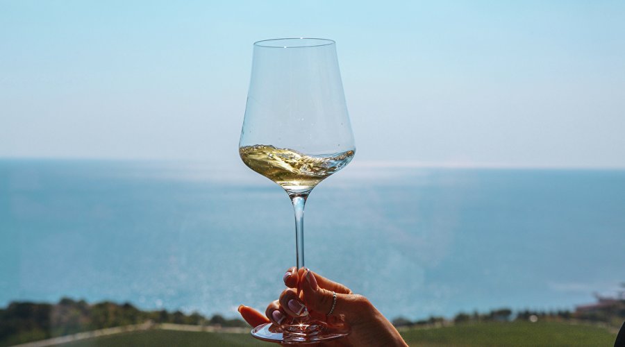 Бокал с вином Бокал с вином