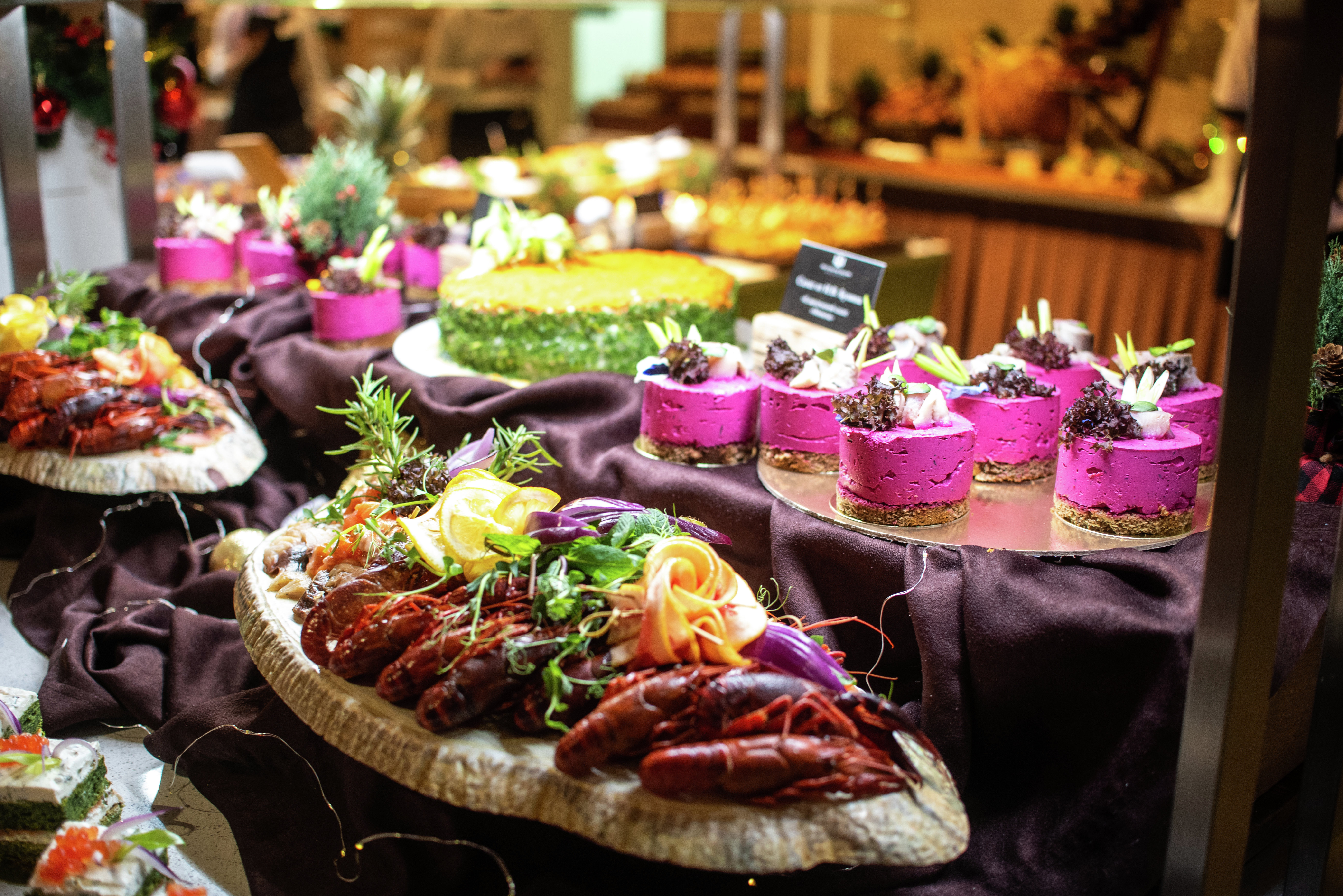 Шведский стол в отеле Riga Village Resort 