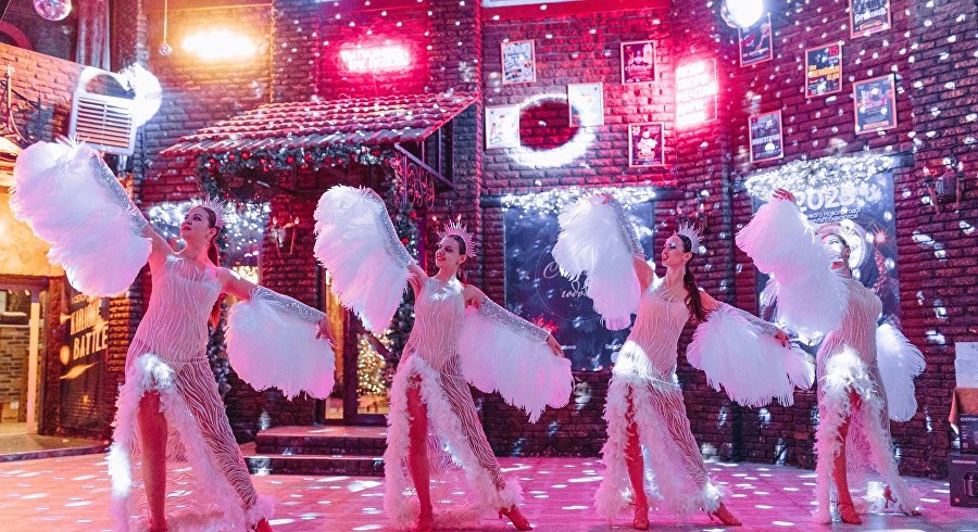 Празднование Нового года в ресторане