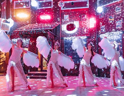 Празднование Нового года в ресторане