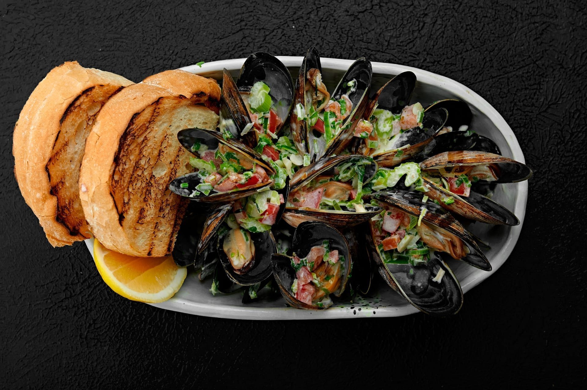 Блюдо в панорамном ресторане «Чайка» Блюдо в панорамном ресторане «Чайка»