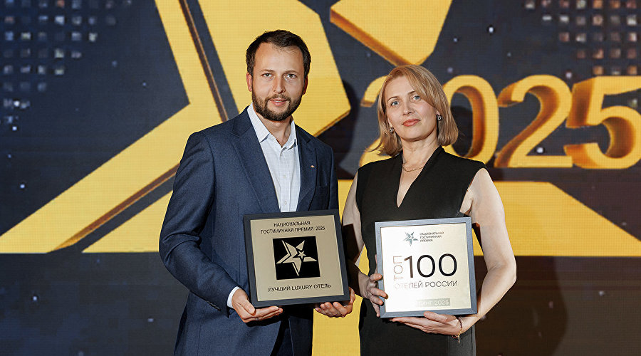 Сотрудники отеля «Крымский Бриз Hotel & Villas» Сотрудники отеля «Крымский Бриз Hotel & Villas»