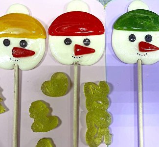 Игротанцы, яблоки в карамели и сладкая лотерея: в Евпатории устроят «Новогодний квиз со Снегурочкой»