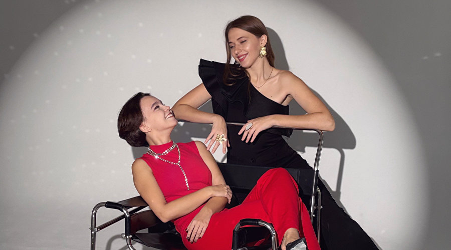 Вокалистки Татьяна Донец и Елена Голофеева Вокалистки Татьяна Донец и Елена Голофеева