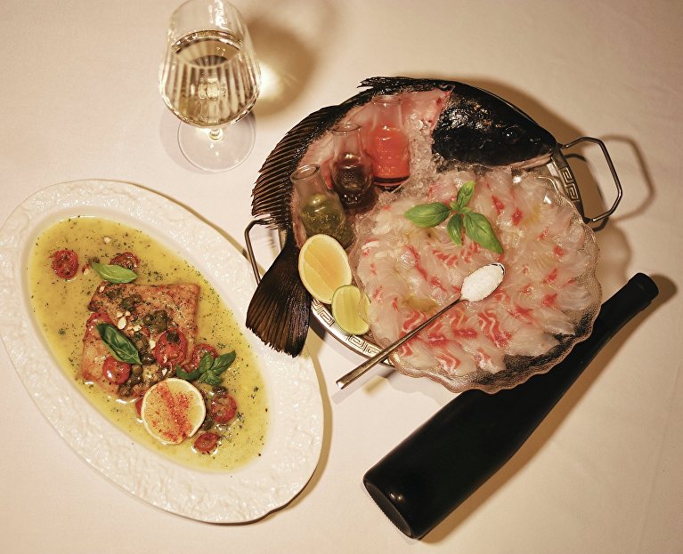 Крудо из горбыля и камбала с каперсами