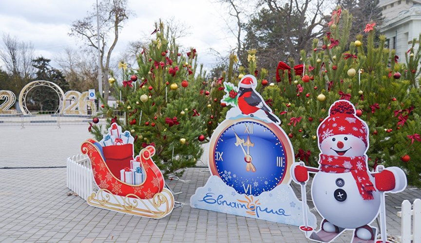 Новогодние фотозоны на Театральной площади в Евпатории