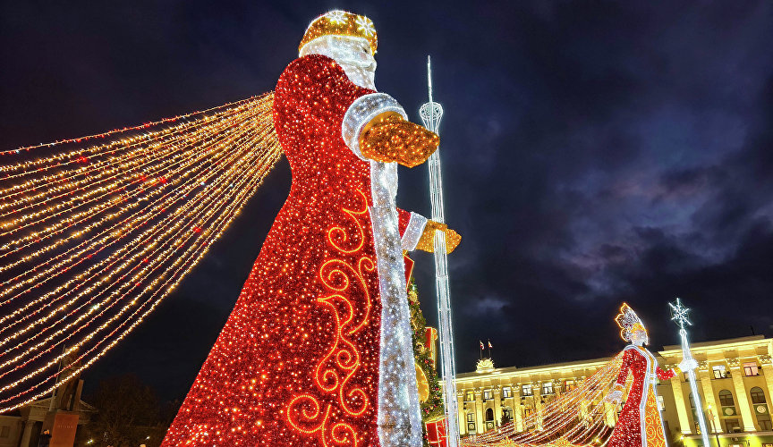 Новогодние инсталляции на площади им. Ленина в Симферополе