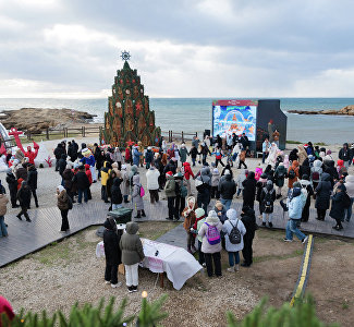 «Главная морская ёлка страны» в Судаке объединила 8 тыс. человек: чем запомнилось событие