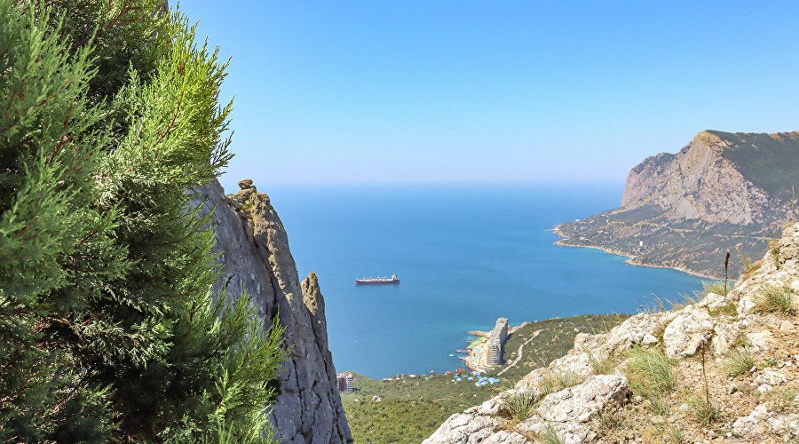 Вид на Ласпинскую бухту Вид на Ласпинскую бухту