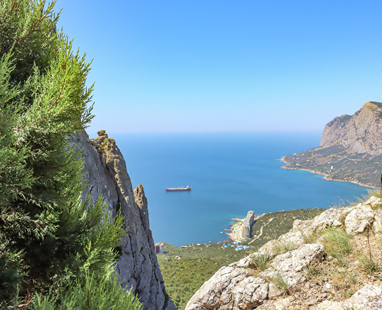 Вид на Ласпинскую бухту