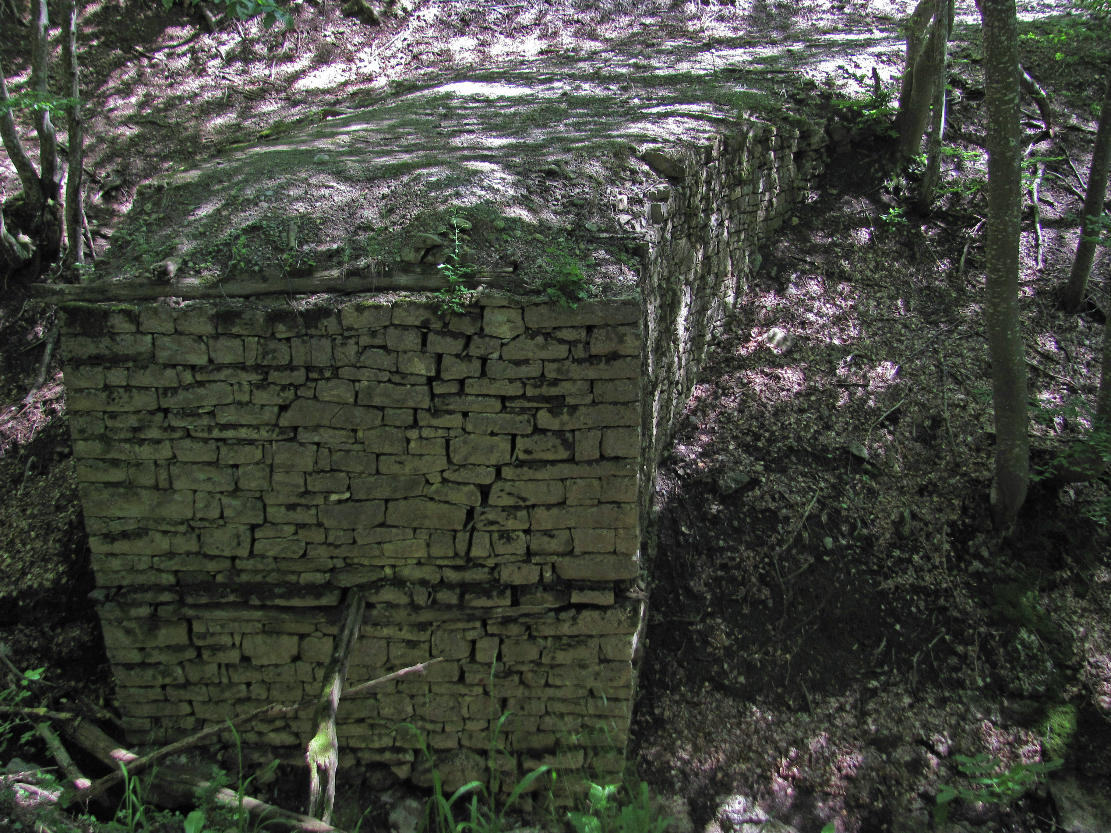 Разрушенный Царский мост на перевале Ворон Разрушенный Царский мост на перевале Ворон