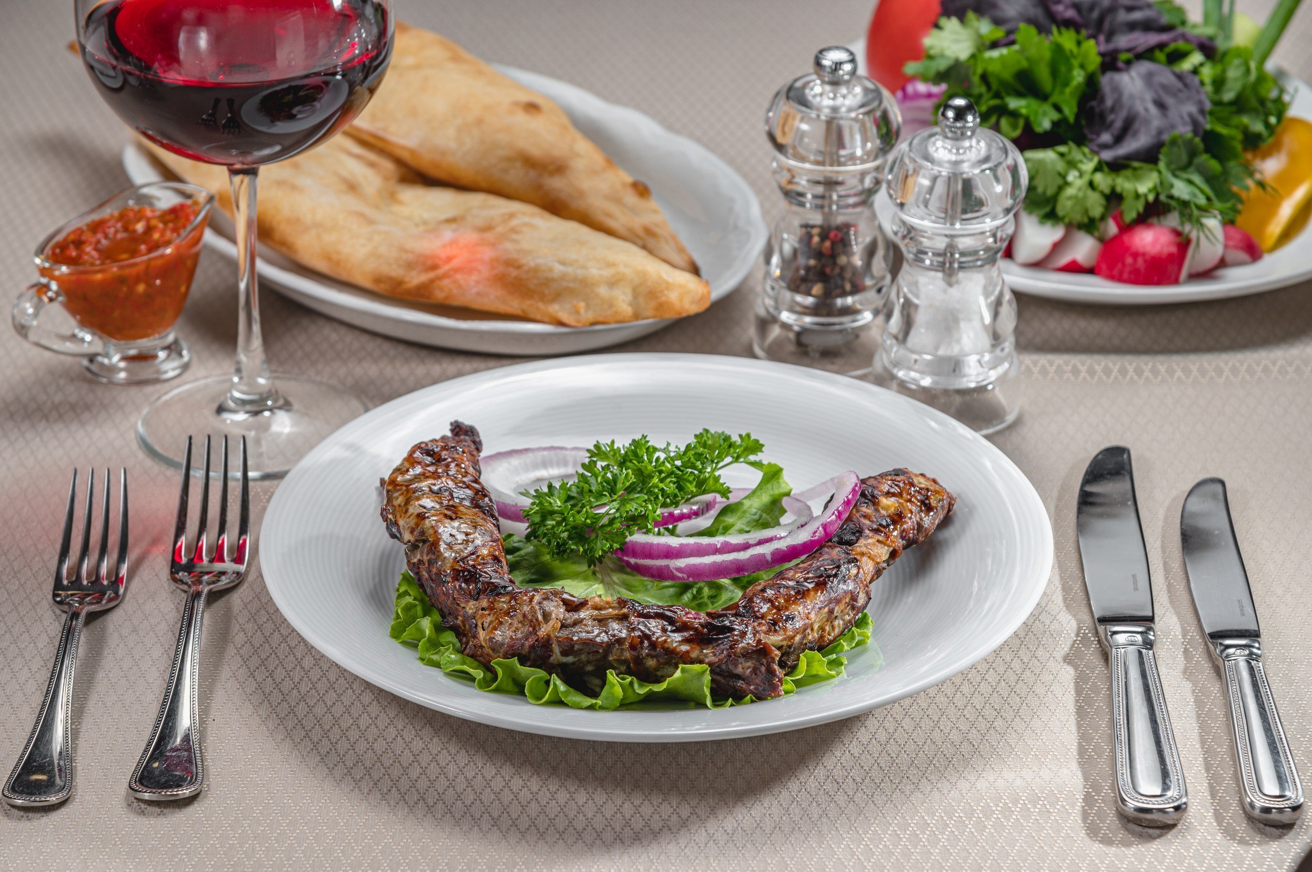 Блюдо в ресторане грузинской кухни &amp;laquo;Тифлис&amp;raquo;