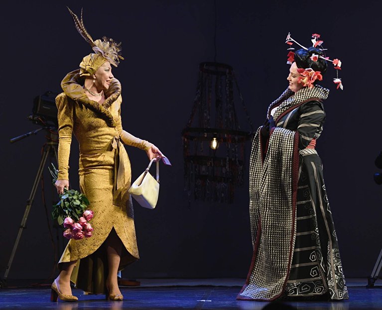 Елена Яковлева и Наталья Щукина в спектакле «Соперницы»