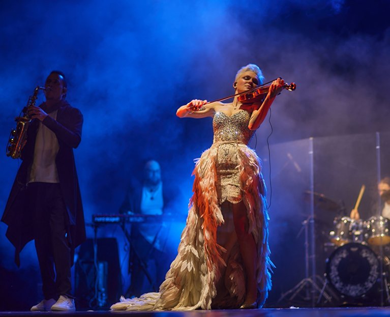 Мультимедийное шоу «Музыка в темноте»