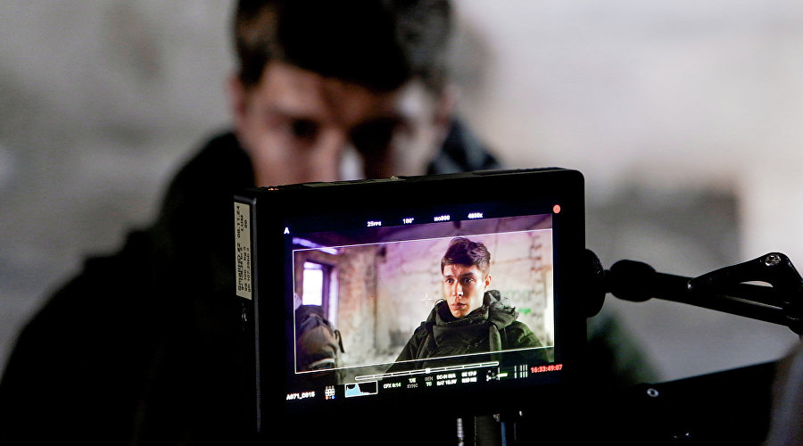 Глеб Калюжный на съёмках фильма «Малыш»