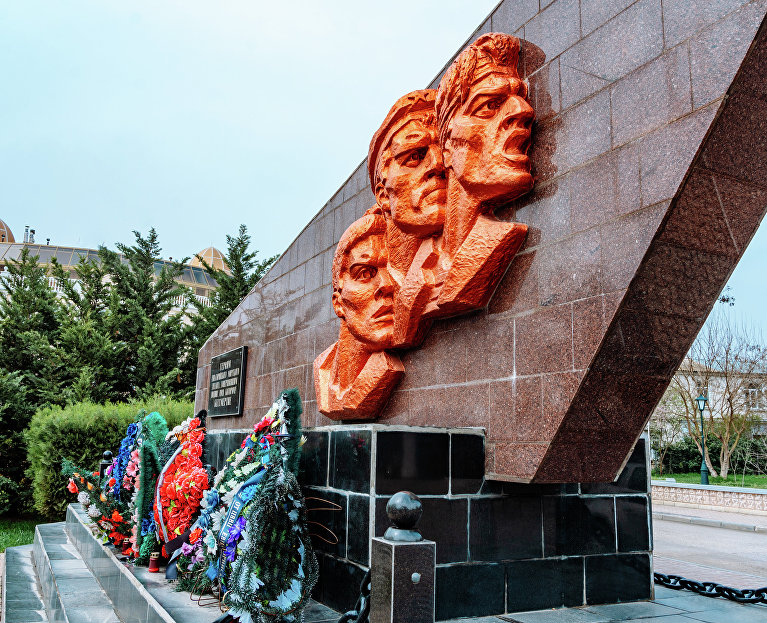 Памятный знак на месте высадки Евпаторийского десанта 