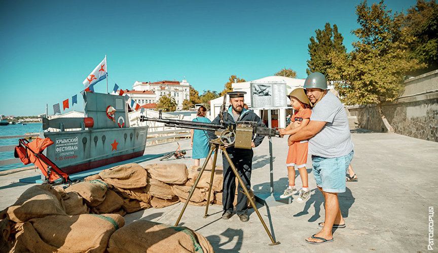 Площадка Крымского военно-исторического фестиваля на Графской пристани