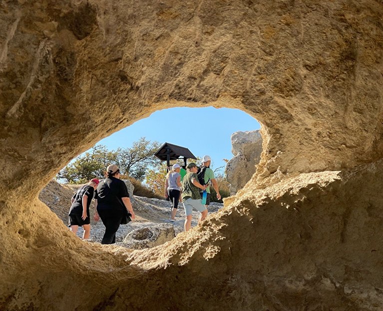 Участники инклюзивного турслёта в окрестностях Эски-Кермен