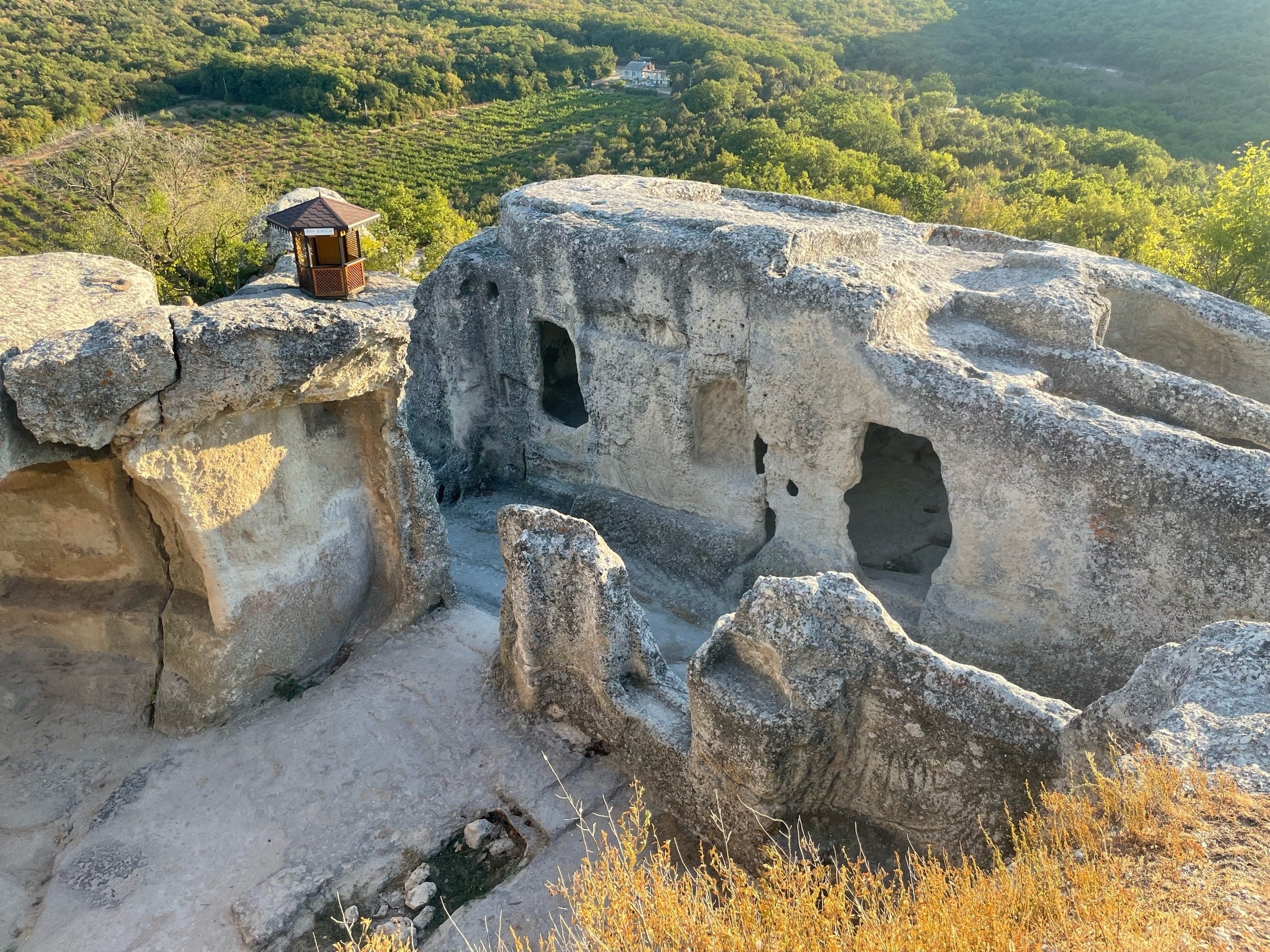 Пещерный город Эски-Кермен Пещерный город Эски-Кермен