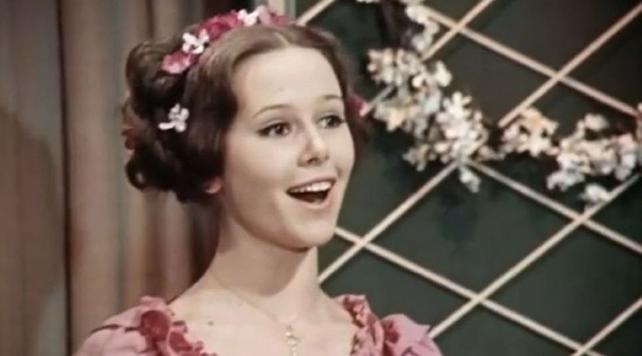 Евгения Симонова в фильме «Под крышами Монмартра»