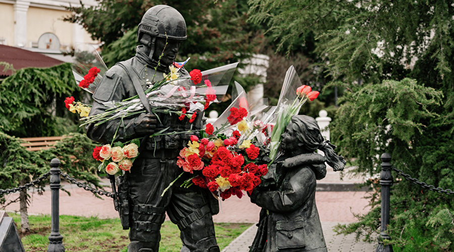 Памятник Вежливым людям в Симферополе