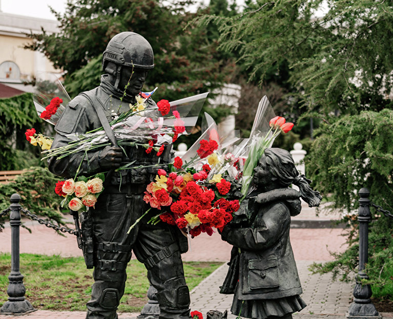 Памятник Вежливым людям в Симферополе