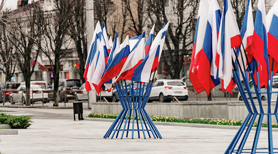 Флаги России и Республики Крым