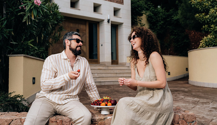 Пара отдыхает в отеле «Крымский Бриз Hotel & Villas»