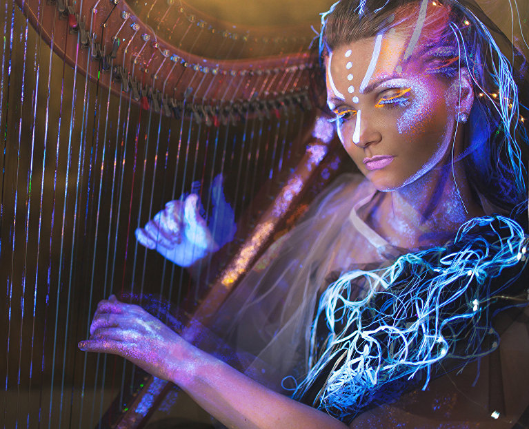 Концерт Ольги Максимовой «Арфа в темноте» 